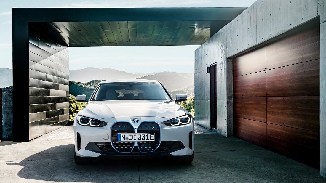 BMW i4 eDrive35 (2022-2024) передняя часть, решетка радиатора, фары, бампер, экстерьер