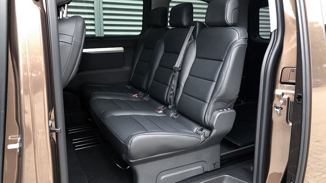 Фото Toyota Proace Verso Electric M 75 kWh (2021-2024) задние и пассажирские сиденья
