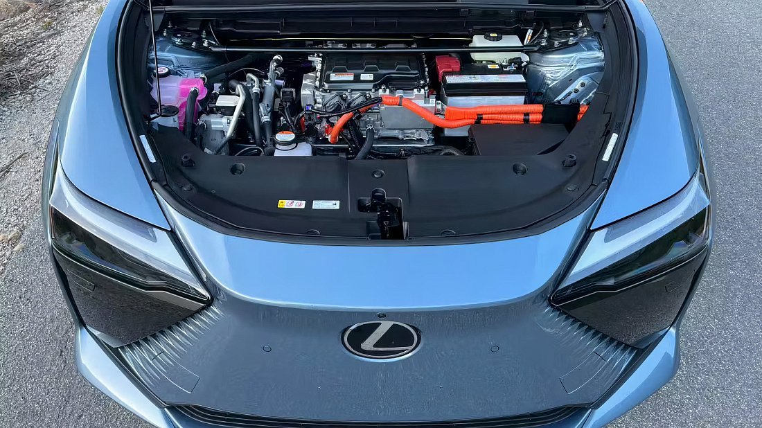Lexus RZ 350e (2025-…) передний багажник (frunk), под капотом, место для хранения, груз, вместимость, дополнительное пространство