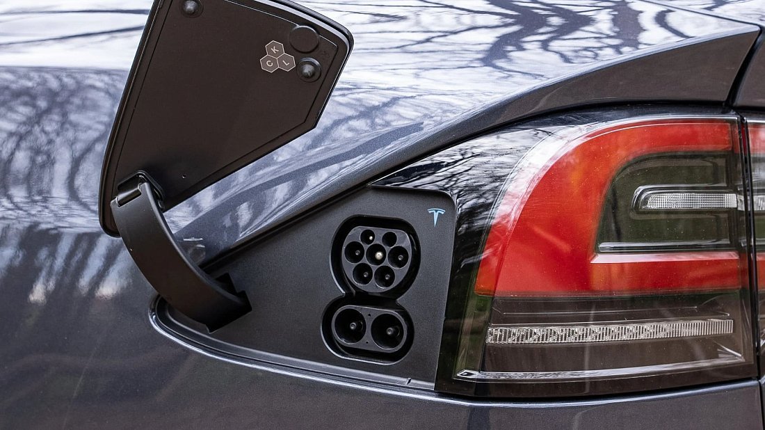 Tesla Model X Plaid (2021-…) порт для зарядки (Европа), зарядка, разъем, штекер, коннектор