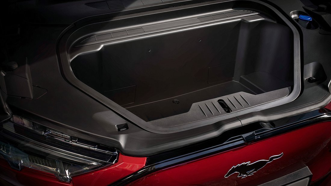 Ford Mustang Mach-E Extended Range AWD (2023-…) передний багажник (frunk), под капотом, место для хранения, груз, вместимость, дополнительное пространство