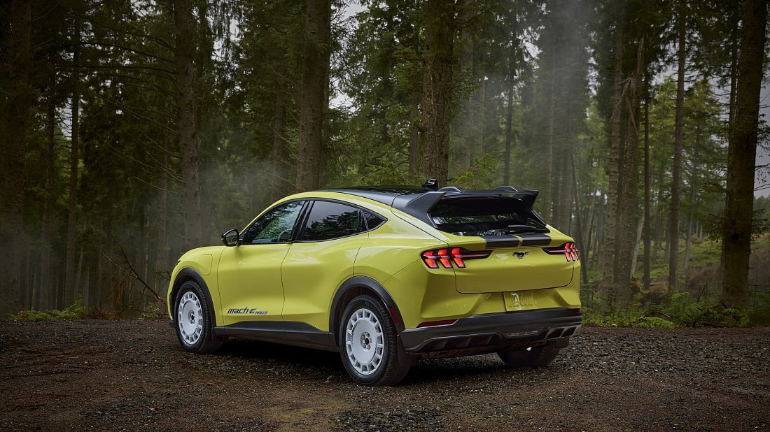 Ford Mustang Mach-E Rally (2024-…) задняя часть в три четверти, вид в три четверти, диагональ, экстерьер