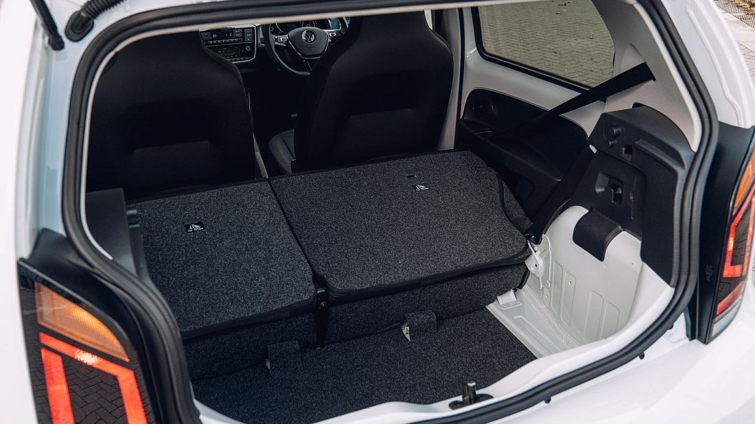 Volkswagen e-Up! 36.8 kWh (2020-2023) багажник, увеличенный объем, сиденья сложены, максимальный объем, максимальный груз, максимальная вместимость, максимальное пространство для хранения