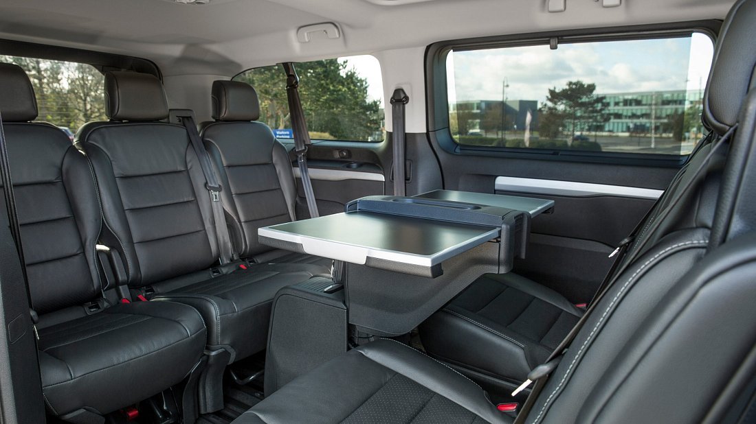 Toyota Proace Verso Electric L 75 kWh (2021-2024) задние сиденья, пассажирские сиденья, пространство для ног, пространство над головой, интерьер