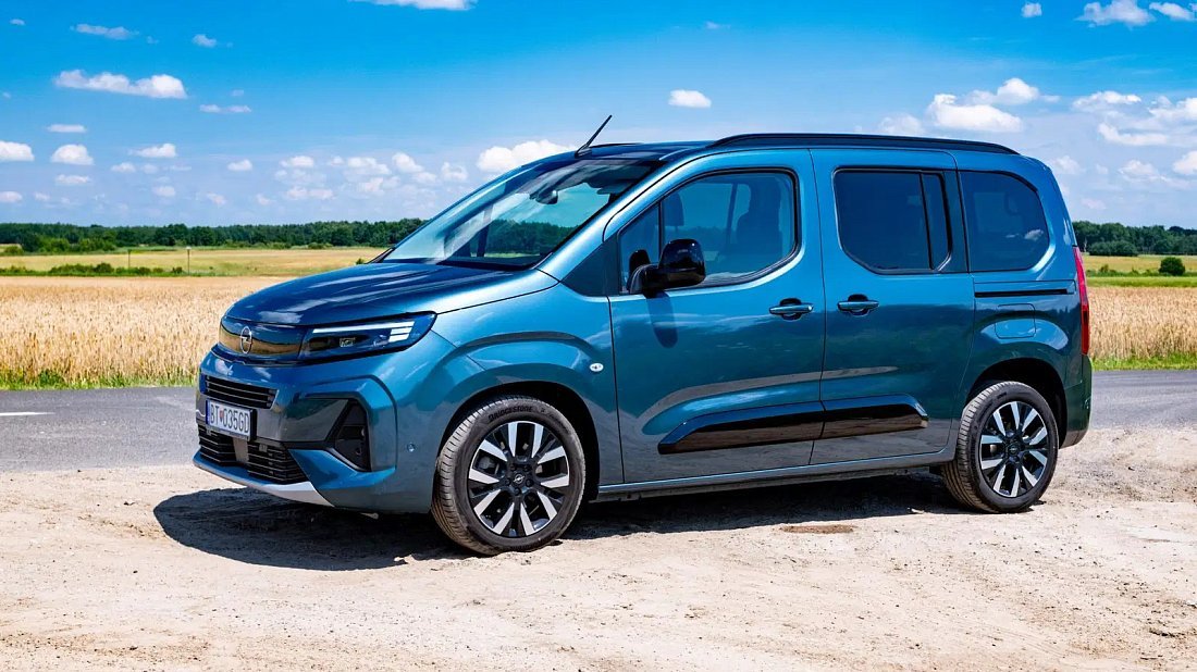 Opel Combo Electric Life 52 kWh (2024-...) вид спереди, спереди сбоку, по диагонали, экстерьер