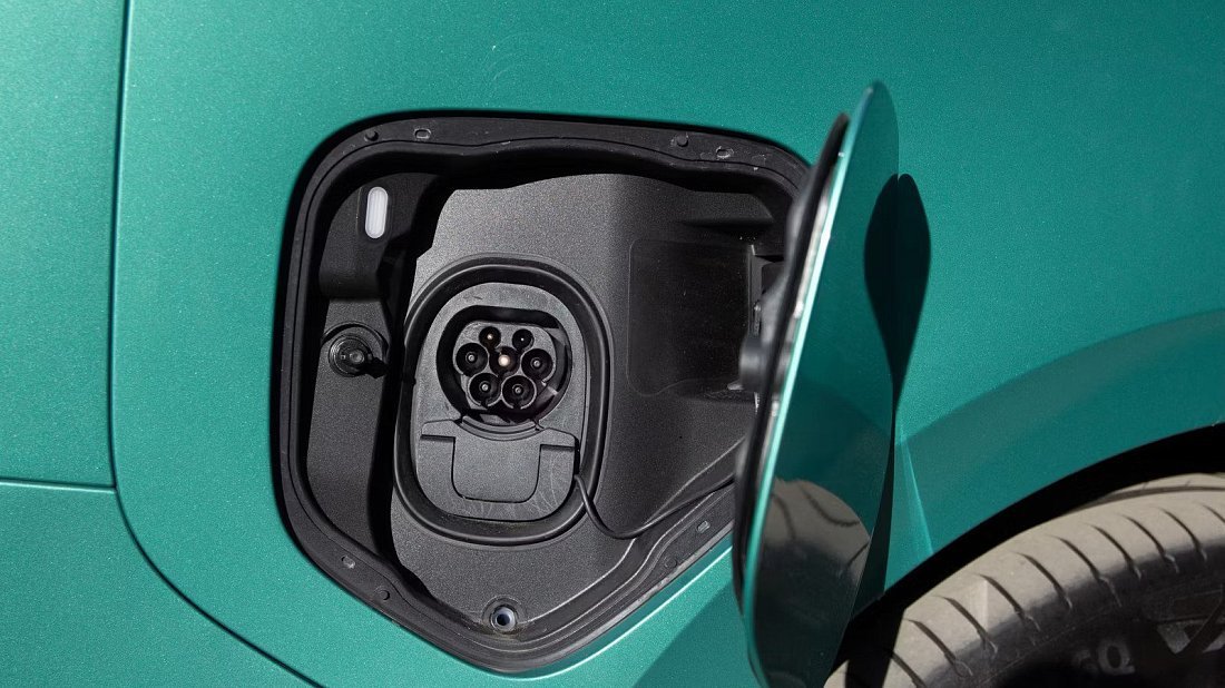 Volkswagen ID.Buzz Long Pro S (2024-…) порт для зарядки (Европа), зарядка, разъем, штекер, коннектор