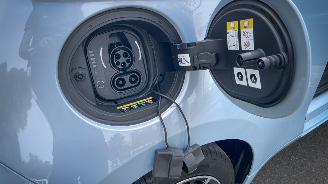 Fiat 500e 3+1 42 kWh (2020-…) порт для зарядки (США), зарядка, разъем, штекер, коннектор
