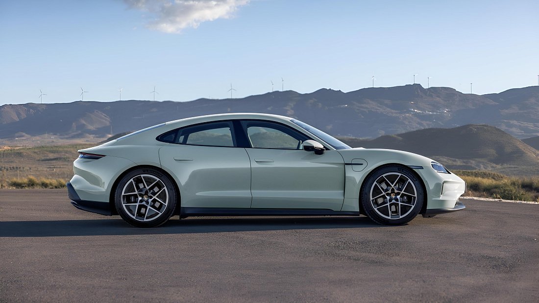 Porsche Taycan 4 (2024-…) вид сбоку, силуэт, двери, колеса, экстерьер