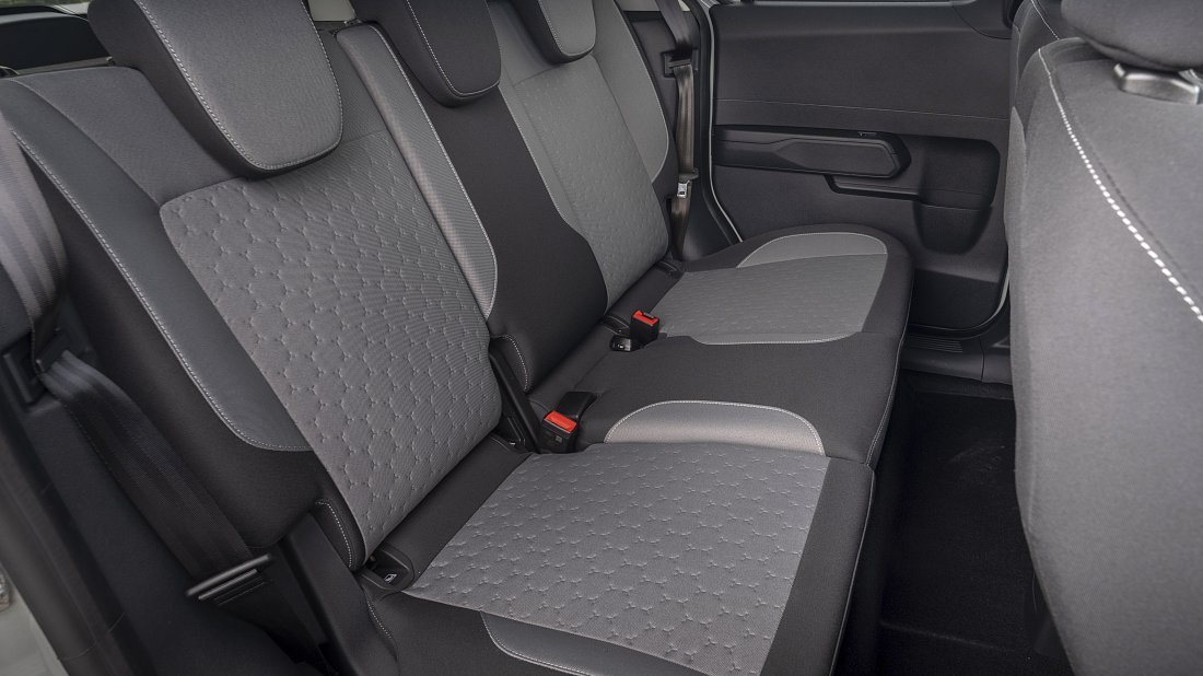 Фото Ford e-Tourneo Courier (2024-…) задние и пассажирские сиденья