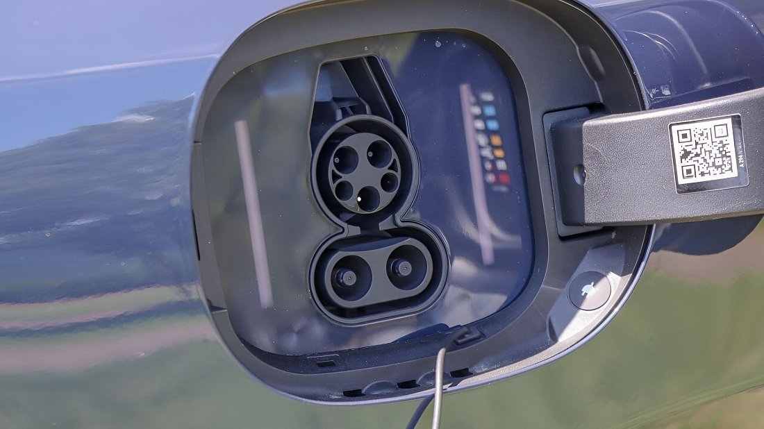 Mercedes EQE SUV 300 (2023-…) порт для зарядки (США), зарядка, разъем, штекер, коннектор