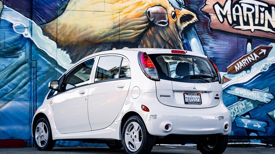 Mitsubishi i-MiEV Gen 1 (2010-2021) задняя часть в три четверти, вид в три четверти, диагональ, экстерьер