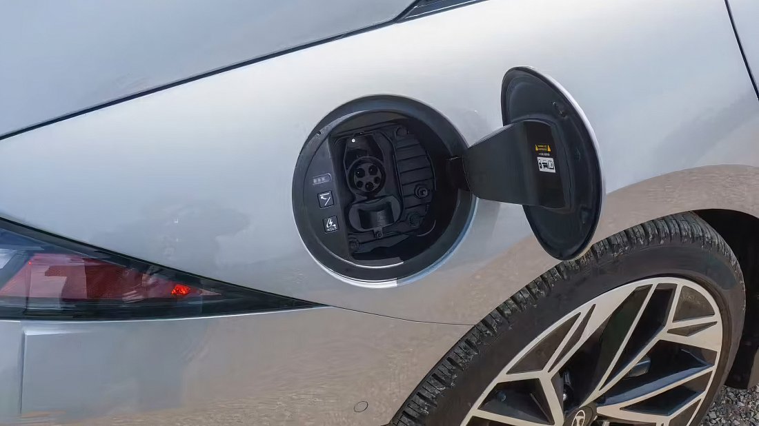 Hyundai Ioniq 6 Long Range AWD (2022-…) порт для зарядки (США), зарядка, разъем, штекер, коннектор