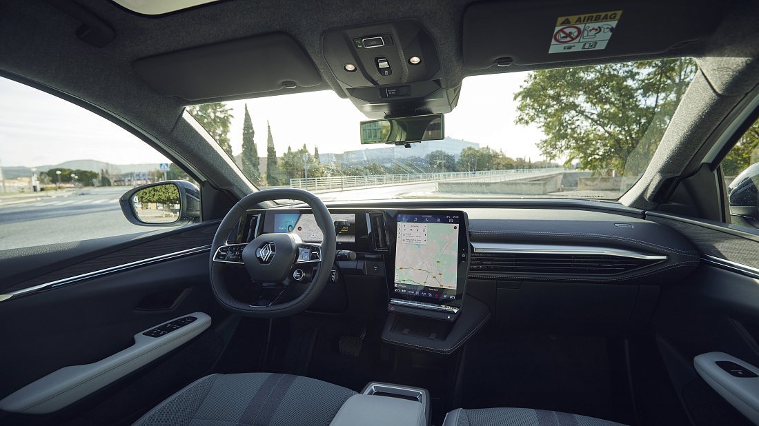 Renault Scenic E-Tech EV87 220hp (2023-…) интерьер, переднее сиденье, водительское сиденье, приборная панель, рулевое колесо, информационно-развлекательная система, кокпит