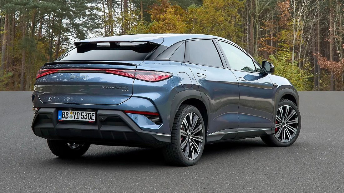 Фото BYD Sealion 7 Excellence AWD (2024-...) задняя часть под углом