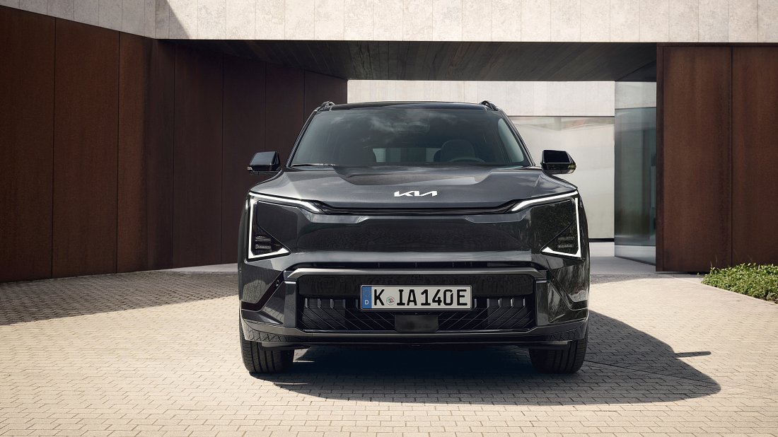 Фото Kia EV5 Standard Range FWD (2026-…) вид спереди