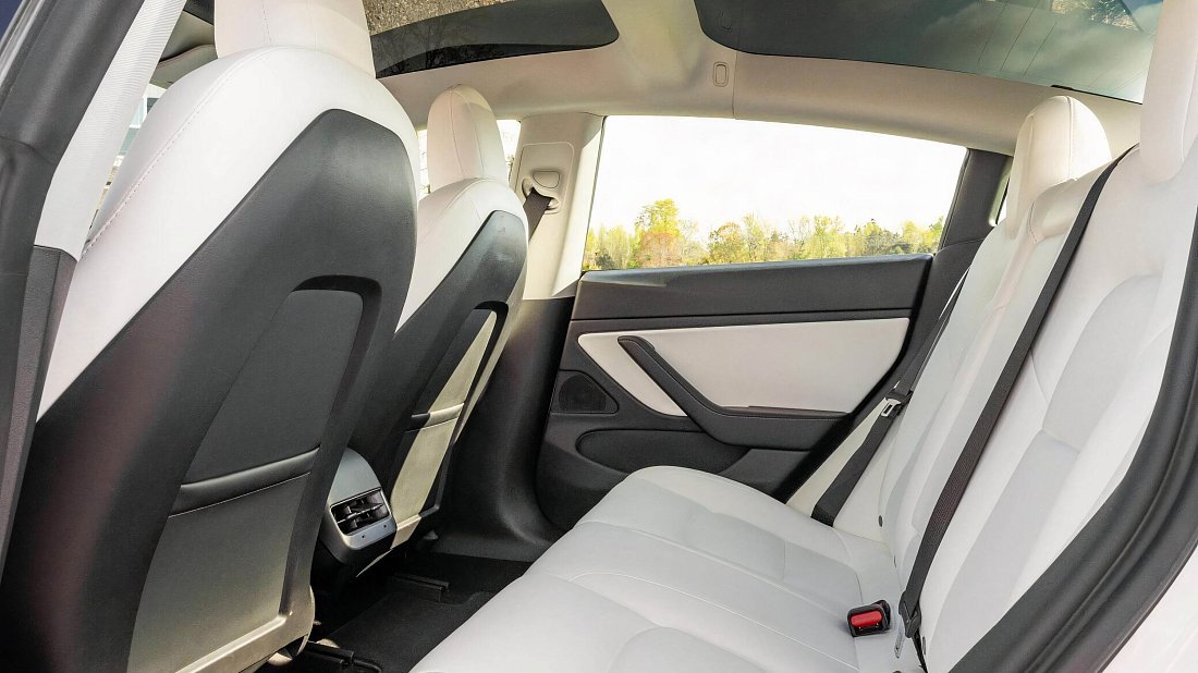 Tesla Model 3 Mid Range (2018-2020) задние сиденья, пассажирские сиденья, пространство для ног, пространство над головой, интерьер