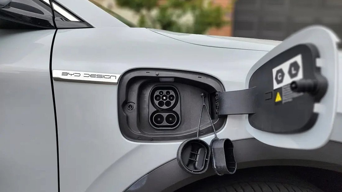 Фото BYD Atto 2 64.8 kWh (2025-…) порт для зарядки (Европа)