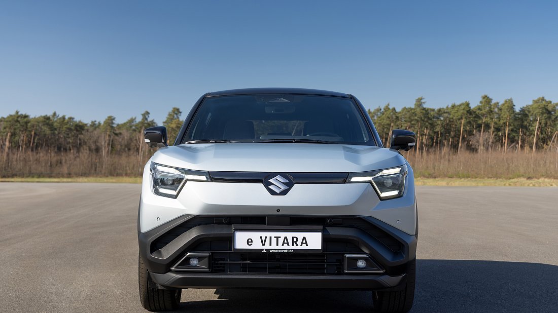 Фото Suzuki e Vitara 49 kWh FWD (2025-…) вид спереди