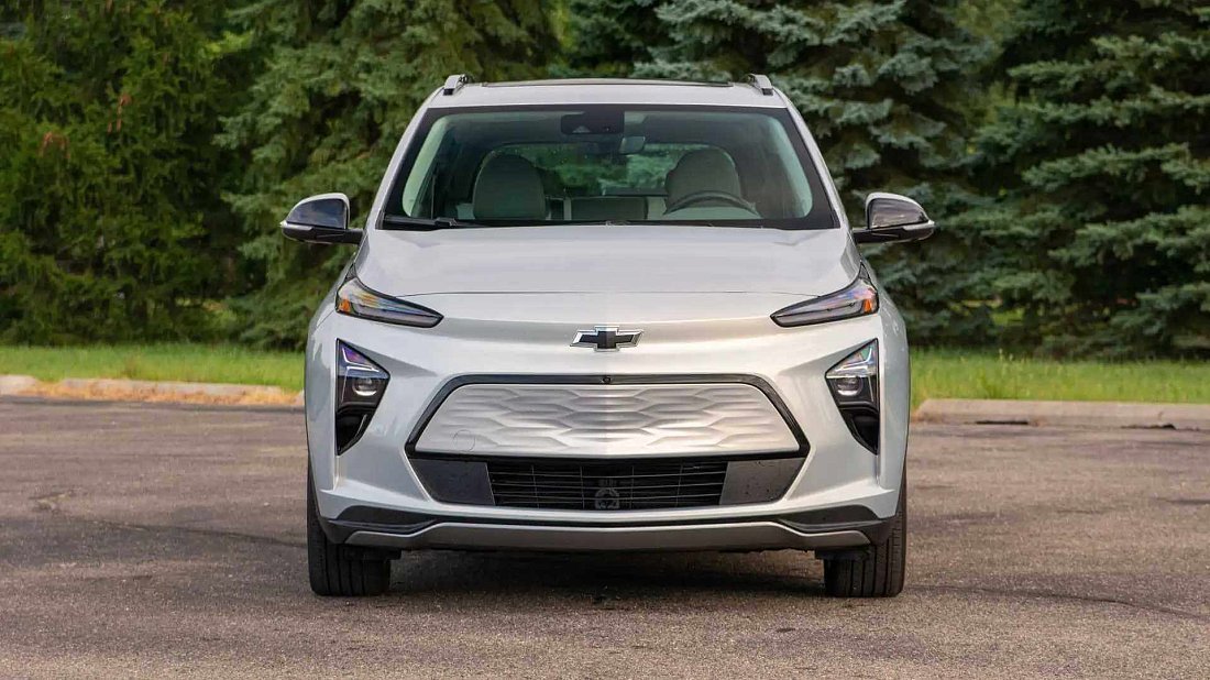 Chevrolet Bolt EUV Gen 1 (2022-2023) передняя часть, решетка радиатора, фары, бампер, экстерьер