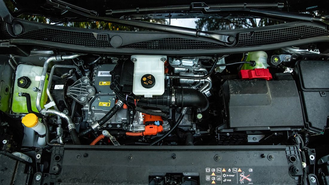 Nissan Townstar Evalia EV L2 (2024-…) передний багажник (frunk), под капотом, место для хранения, груз, вместимость, дополнительное пространство