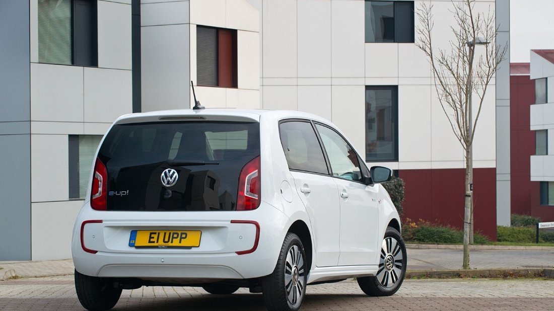 Volkswagen e-Up! 18.7 kWh (2013-2019) вид сзади, задние фонари, багажник, спойлер, эмблема, бампер, экстерьер