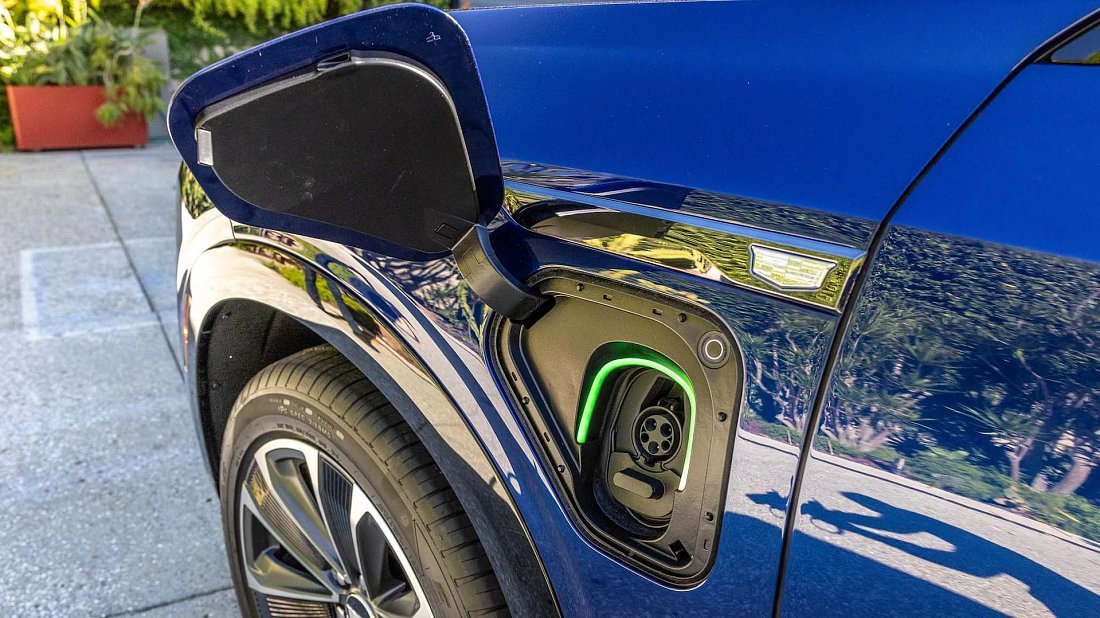 Cadillac Vistiq AWD (2025-…) порт для зарядки (США), зарядка, разъем, штекер, коннектор