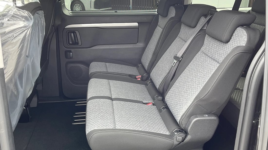 Фото Toyota Proace Verso Electric L2 75 kWh (2024-...) задние и пассажирские сиденья