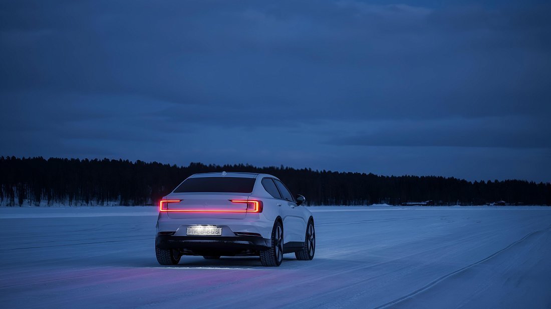 Polestar 2 Long Range Dual Motor (2023-…) задняя часть в три четверти, вид в три четверти, диагональ, экстерьер