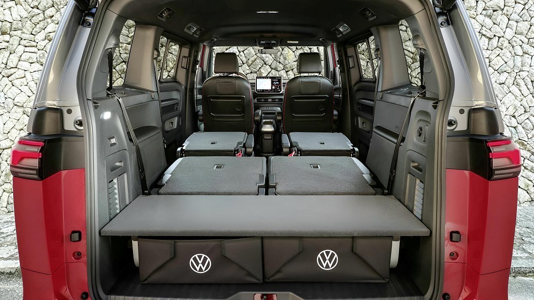 Volkswagen ID.Buzz GTX (2024-…) багажник, увеличенный объем, сиденья сложены, максимальный объем, максимальный груз, максимальная вместимость, максимальное пространство для хранения