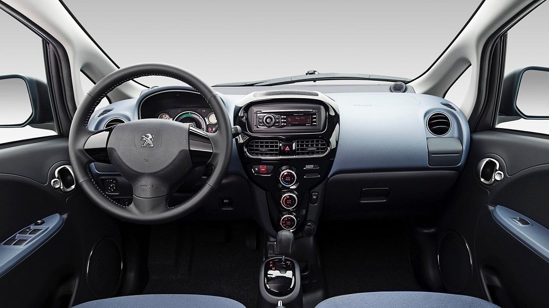 Фото Peugeot iOn Gen 1 (2010-2020) интерьер