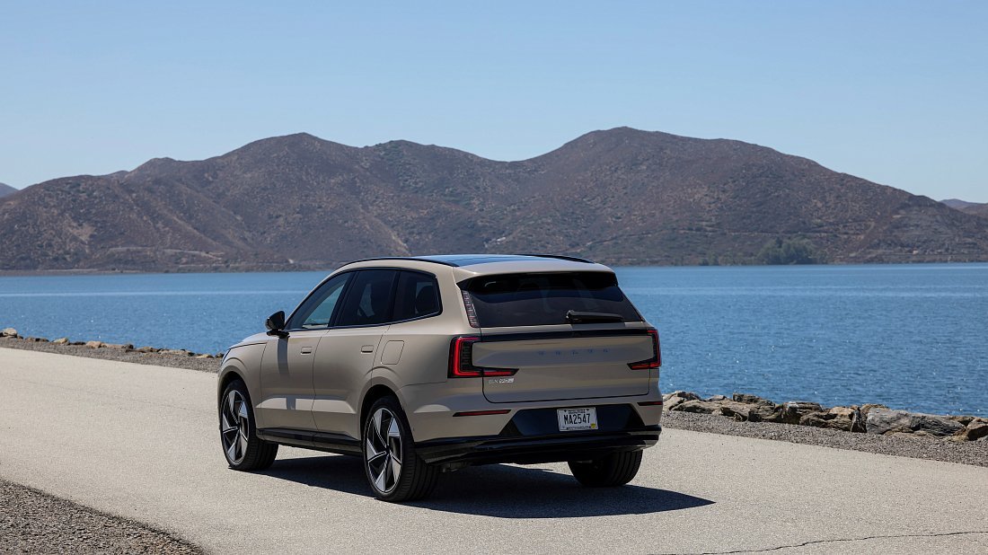 Volvo EX90 Twin Motor (2024-…) задняя часть в три четверти, вид в три четверти, диагональ, экстерьер