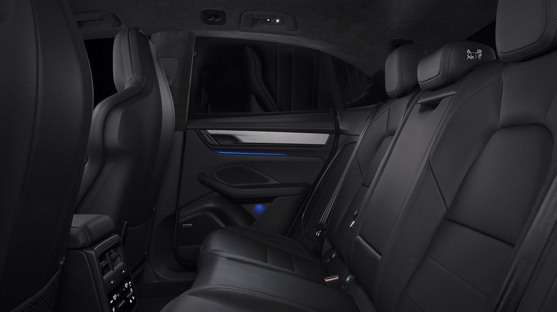 Porsche Macan 4S Electric (2024-…) задние сиденья, пассажирские сиденья, пространство для ног, пространство над головой, интерьер