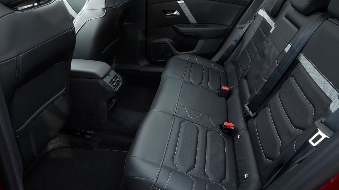 Citroën e-C4 54 kWh (2023-2024) задние сиденья, пассажирские сиденья, пространство для ног, пространство над головой, интерьер