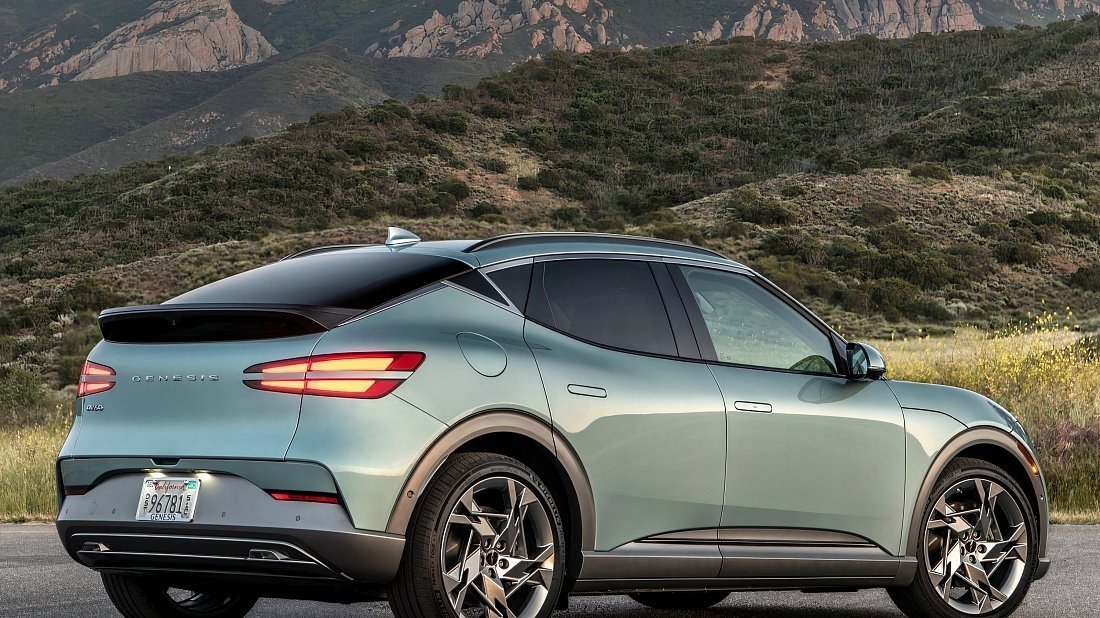 Genesis GV60 Standard AWD (2024-…) задняя часть в три четверти, вид в три четверти, диагональ, экстерьер