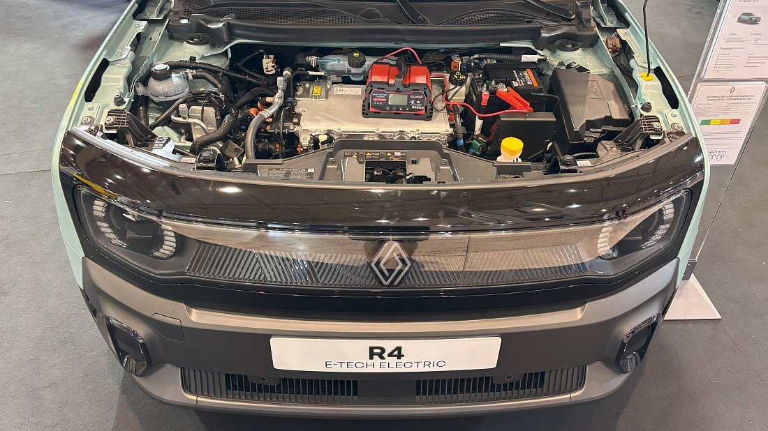 Renault 4 E-Tech EV40 120hp (2025-...) передний багажник (frunk), под капотом, место для хранения, груз, вместимость, дополнительное пространство