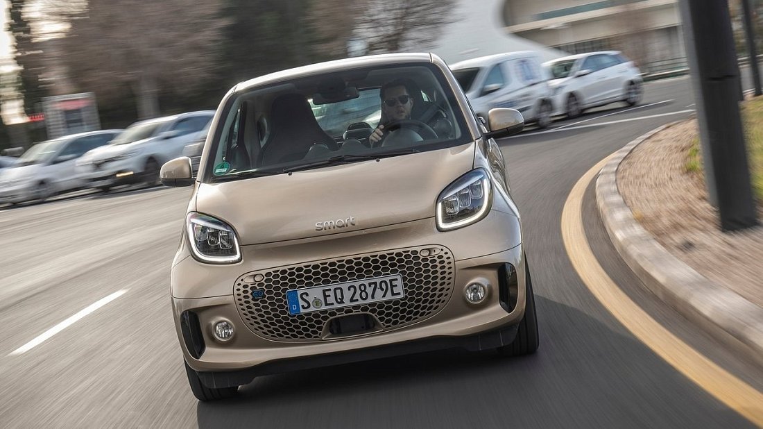 Smart EQ fortwo coupe (2020-2023) передняя часть, решетка радиатора, фары, бампер, экстерьер