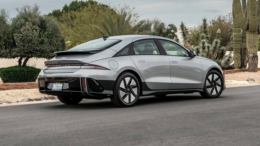 Hyundai Ioniq 6 Long Range AWD (2022-…) задняя часть в три четверти, вид в три четверти, диагональ, экстерьер