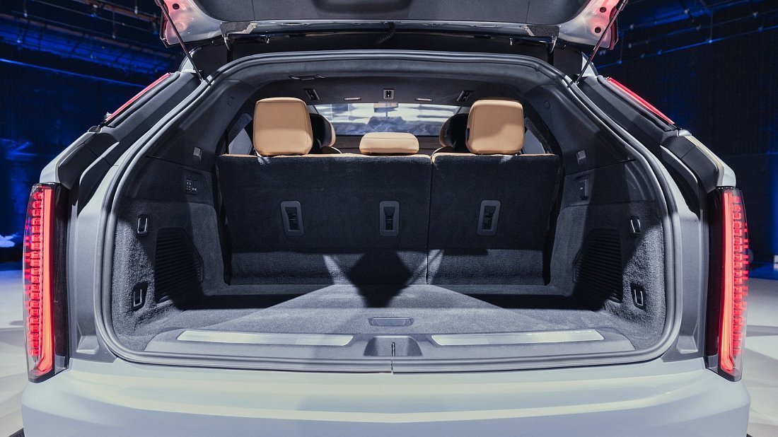 Cadillac Escalade IQ First Edition (2024-…) багажник, сиденья подняты, грузовое пространство, объем багажника, вместимость багажника, место для хранения