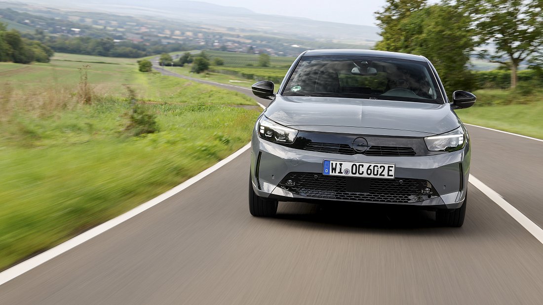 Opel Corsa Electric 51 kWh (2023-…) передняя часть, решетка радиатора, фары, бампер, экстерьер
