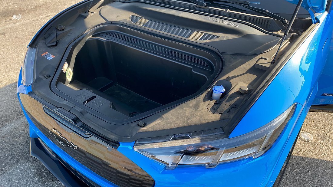 Ford Mustang Mach-E GT (2021-2022) передний багажник (frunk), под капотом, место для хранения, груз, вместимость, дополнительное пространство