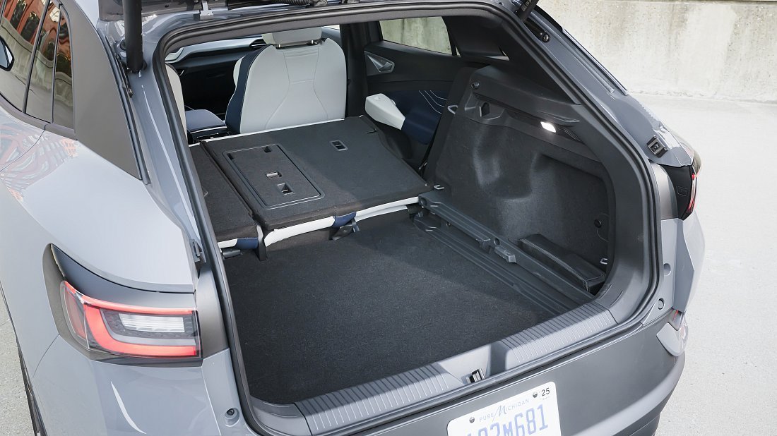 Фото Volkswagen ID.4 Standard (2023-…) разложенный багажник