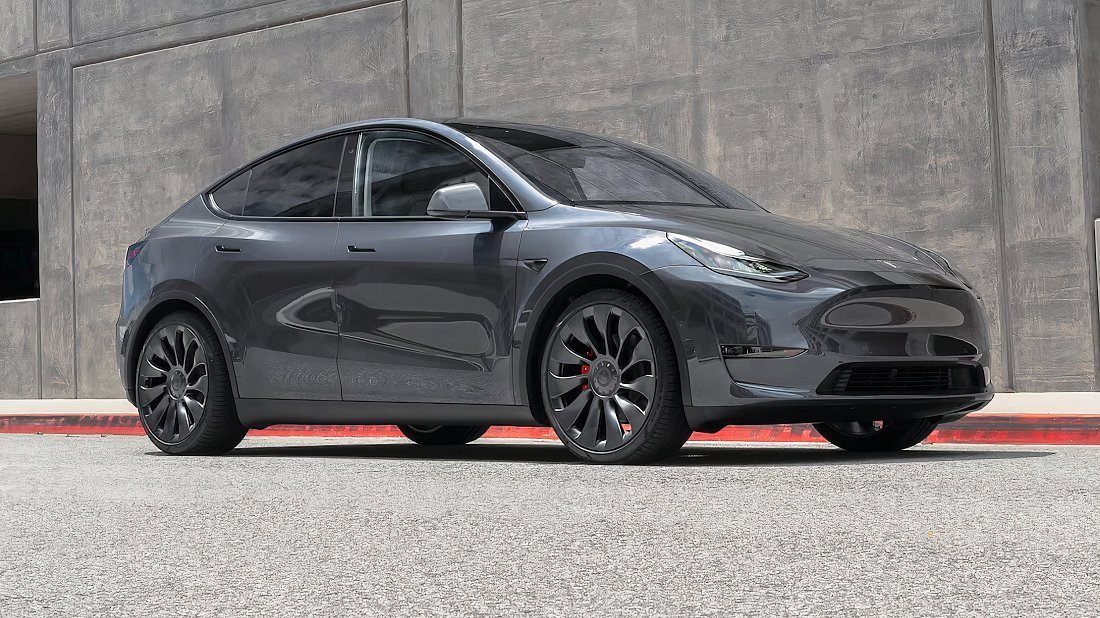 Tesla Model Y Performance (2020-…) вид спереди, спереди сбоку, по диагонали, экстерьер