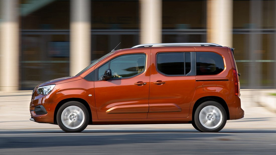 Opel Combo Electric Life 50 kWh (2021-2024) вид сбоку, силуэт, двери, колеса, экстерьер