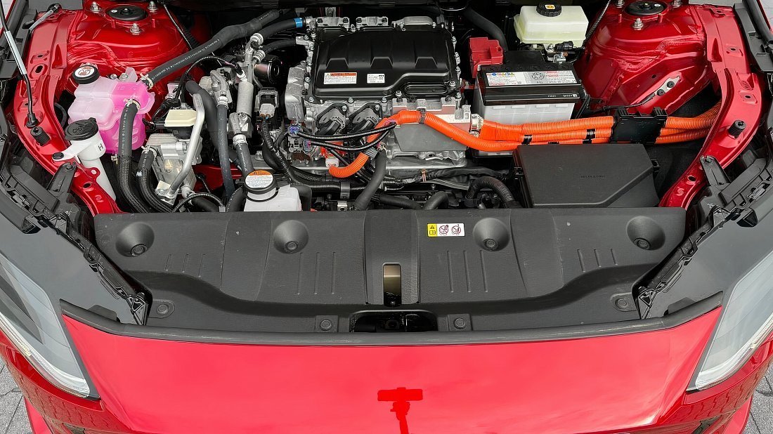 Subaru Solterra AWD (2022-…) передний багажник (frunk), под капотом, место для хранения, груз, вместимость, дополнительное пространство