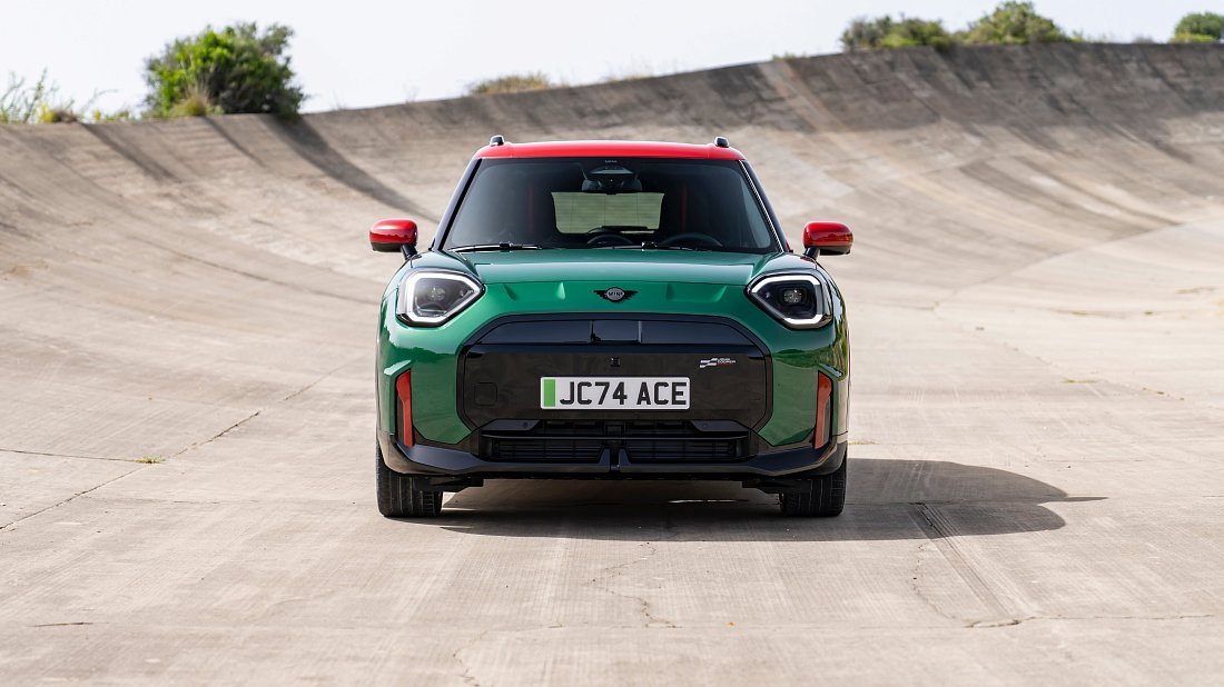 Mini Aceman JCW (2024-…) передняя часть, решетка радиатора, фары, бампер, экстерьер