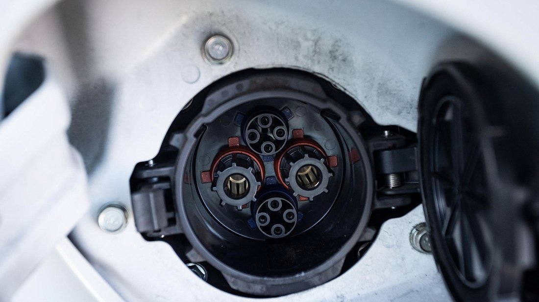 Фото Peugeot iOn Gen 1 (2010-2020) порт для зарядки (США)
