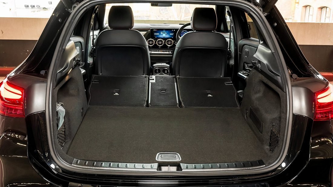 Mercedes EQA 300 4MATIC (2023-…) багажник, увеличенный объем, сиденья сложены, максимальный объем, максимальный груз, максимальная вместимость, максимальное пространство для хранения