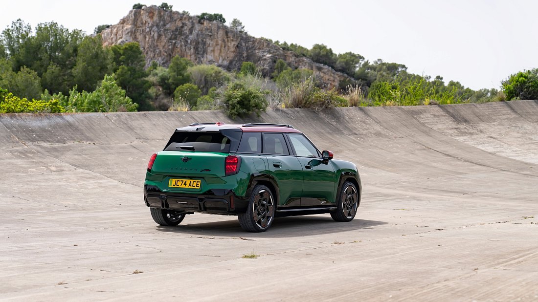 Mini Aceman JCW (2024-…) задняя часть в три четверти, вид в три четверти, диагональ, экстерьер
