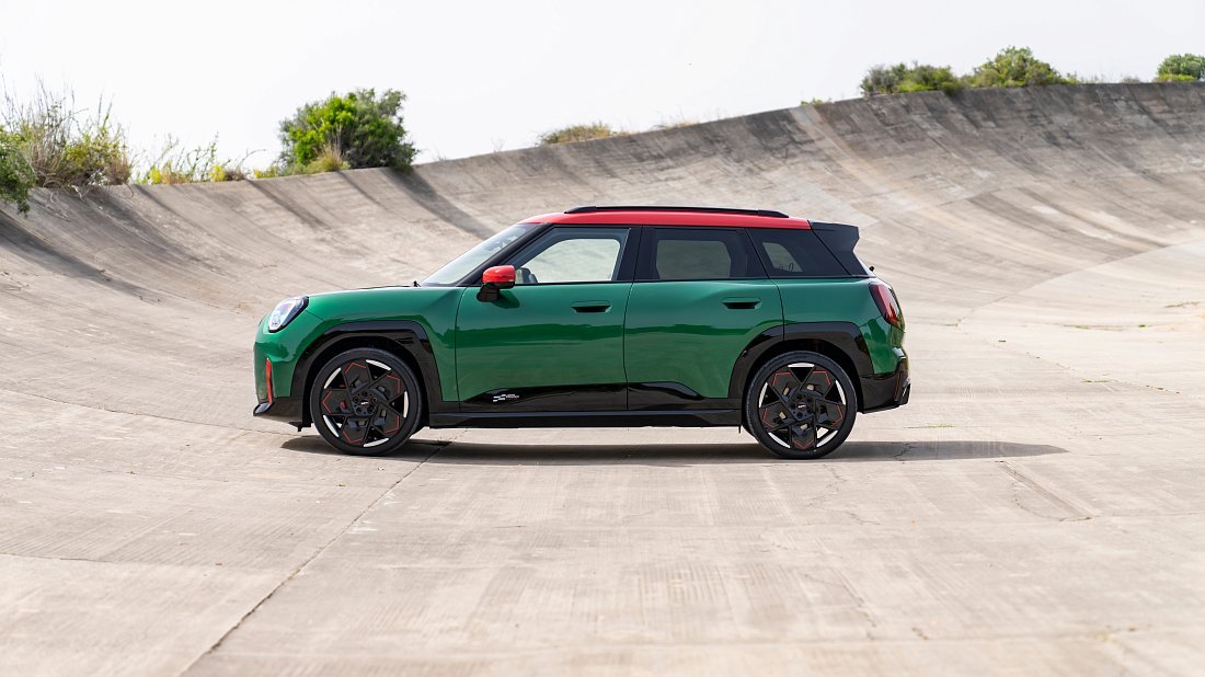 Mini Aceman JCW (2024-…) вид сбоку, силуэт, двери, колеса, экстерьер