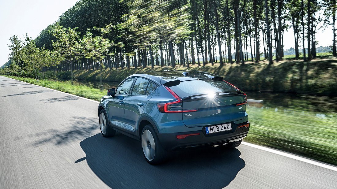 Volvo C40 Recharge (EC40) Single Motor Extended Range (2022-...) задняя часть в три четверти, вид в три четверти, диагональ, экстерьер